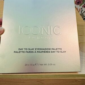 NWT ICONIC London Day to Slay Palette with Gold and Black Accents